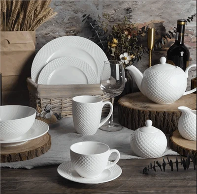 Fehér dombornyomott porcelán gyémánt rácsos étkészlet